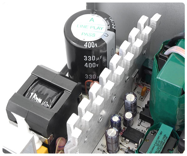 Fuente de alimentación para PC Thermaltake Technology Smart BX1 RGB Series  SP-650AH2NKB 650W black 100V/